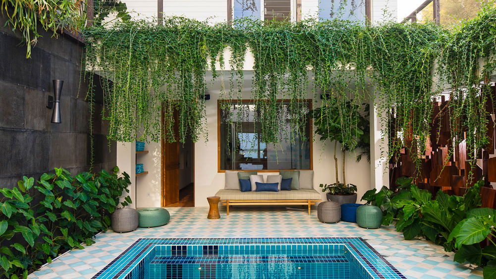 Noku Beach House - Villa and the pool feature